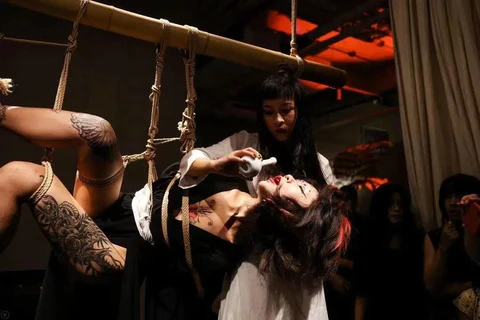 hua hua in Los Angeles (Shanghai – London)